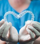 טכנולוגיית אינוויזליין המתקדמת: יישור שיניים יעיל ללא מתכות-תמונה